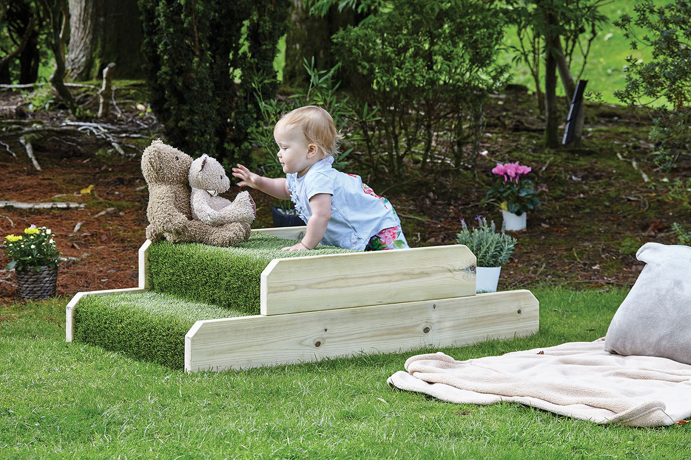 Millhouse Outdoor Under 2's Step 'n' Crawl