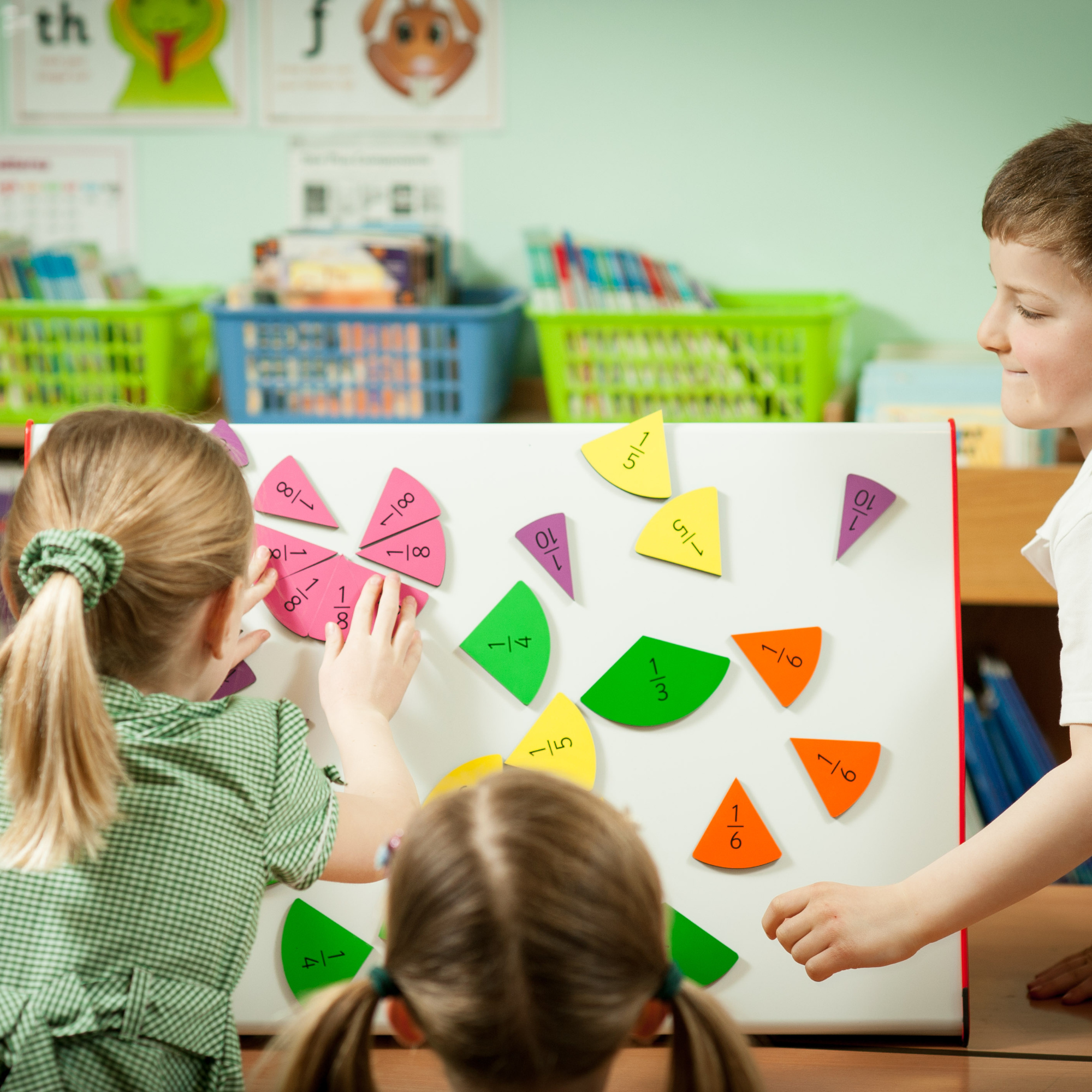 A2/A3 Wedge Whiteboard – Double-Sided Magnetic Tabletop Whiteboard for Classrooms & EYFS Learning