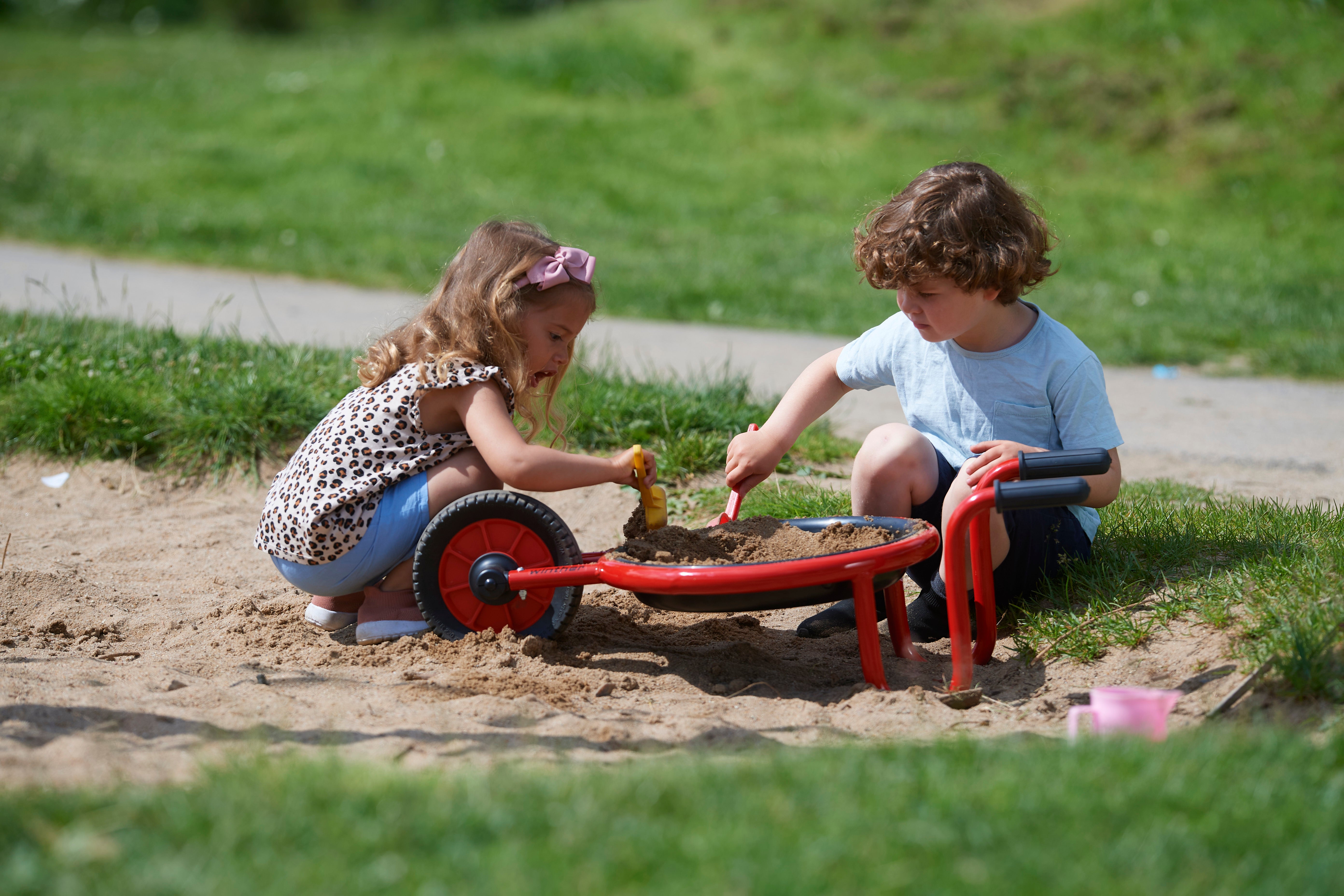 Winther Circle Wheelbarrow