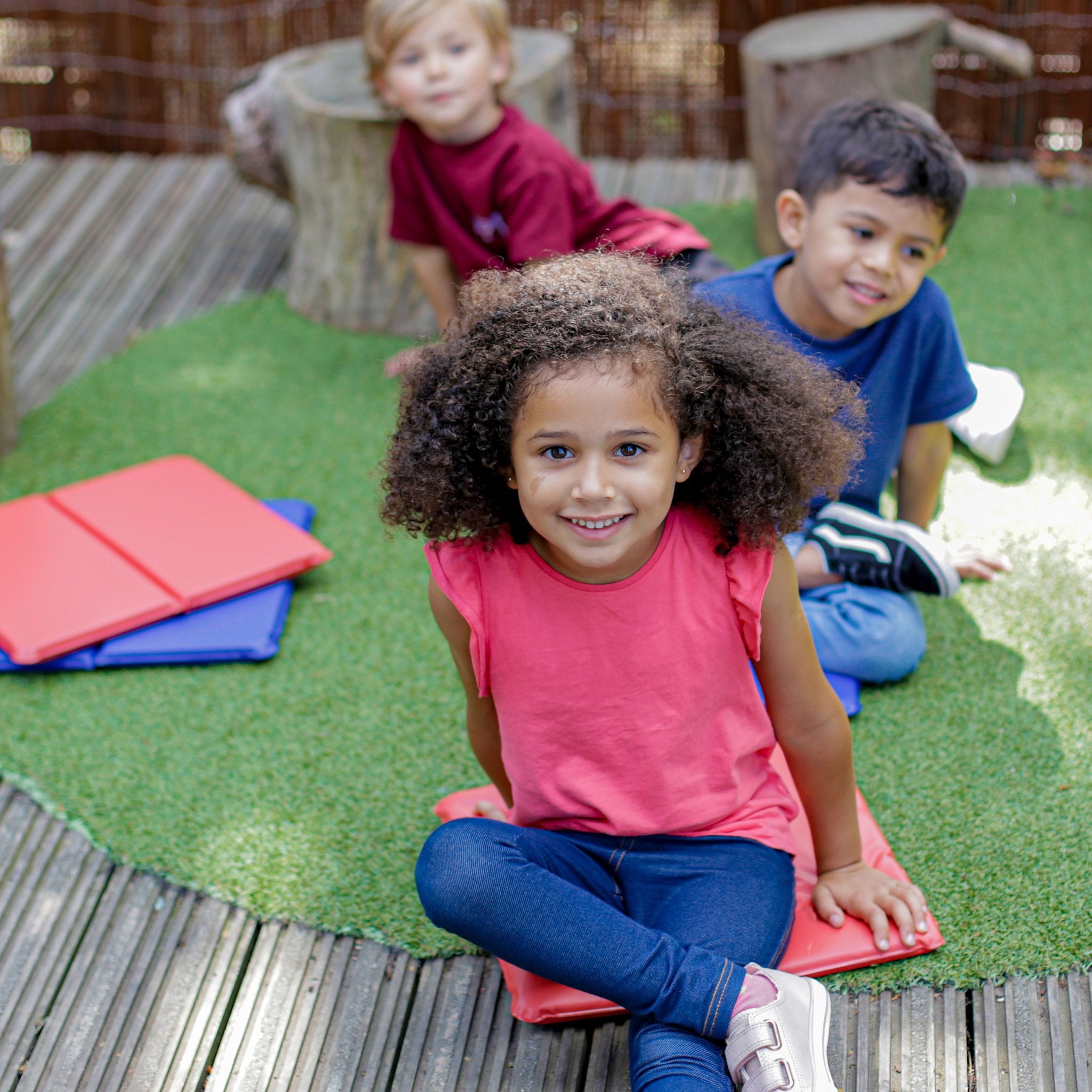 Folding Indoor/Outdoor Wipe-Clean Mats pk 10