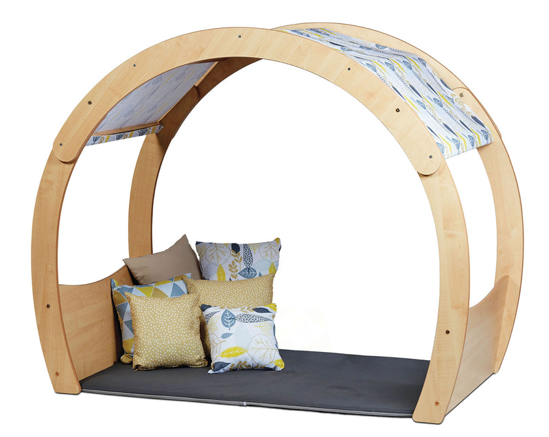 Millhouse Large Cosy Cove - Meadow Theme