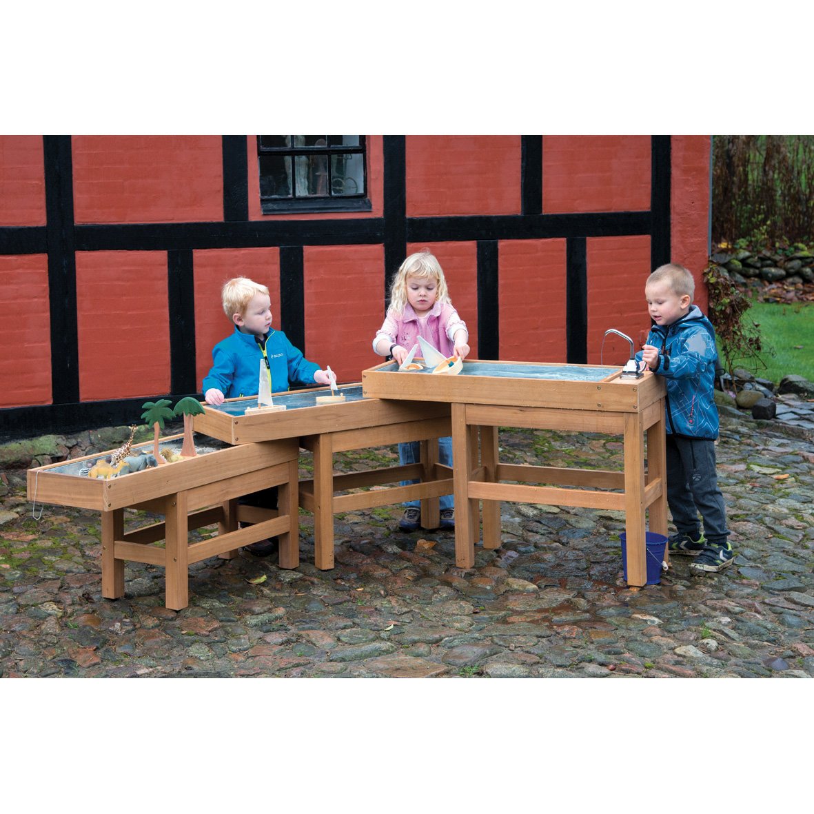 Outdoor-Water-and-Sand-Table-with-Pump